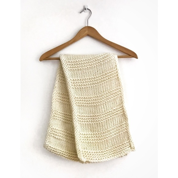Old Navy Chunky Sweater-Knit Scarf Cream - Picture 3 of 11
